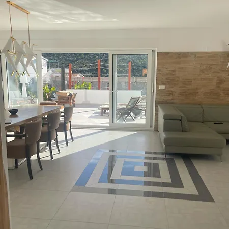 Lady A Villa Podglavica