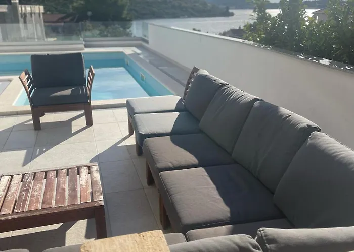 Lady A Villa Podglavica