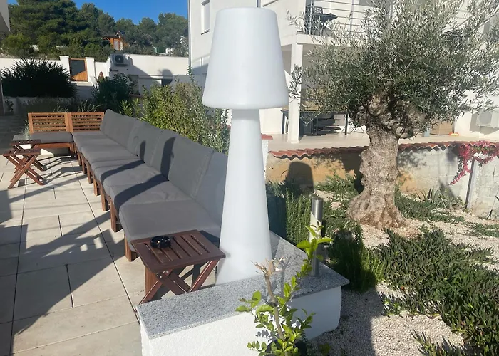 Lady A Villa Podglavica